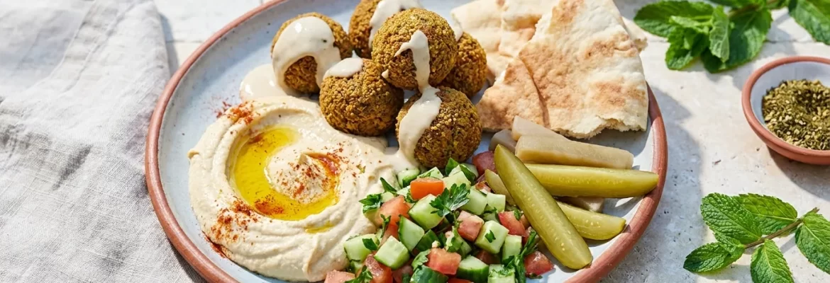 Ilustrační obrázek - izraelská kuchyně, falafel a mezze (ilustrační)