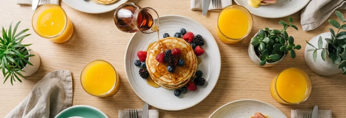 Ilustrační obrázek – brunch, pancakes a vejce Benedikt v OMNI café & brunch (ilustrační)