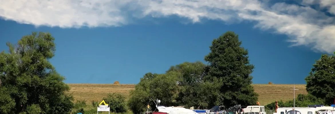 Letní den u vody, jaký nabízí i Brněnská přehrada