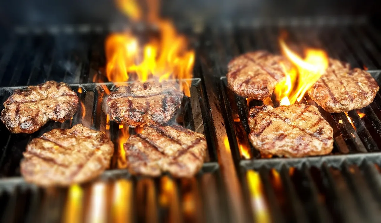 Grilované maso a burger ve steakhousu v Brně