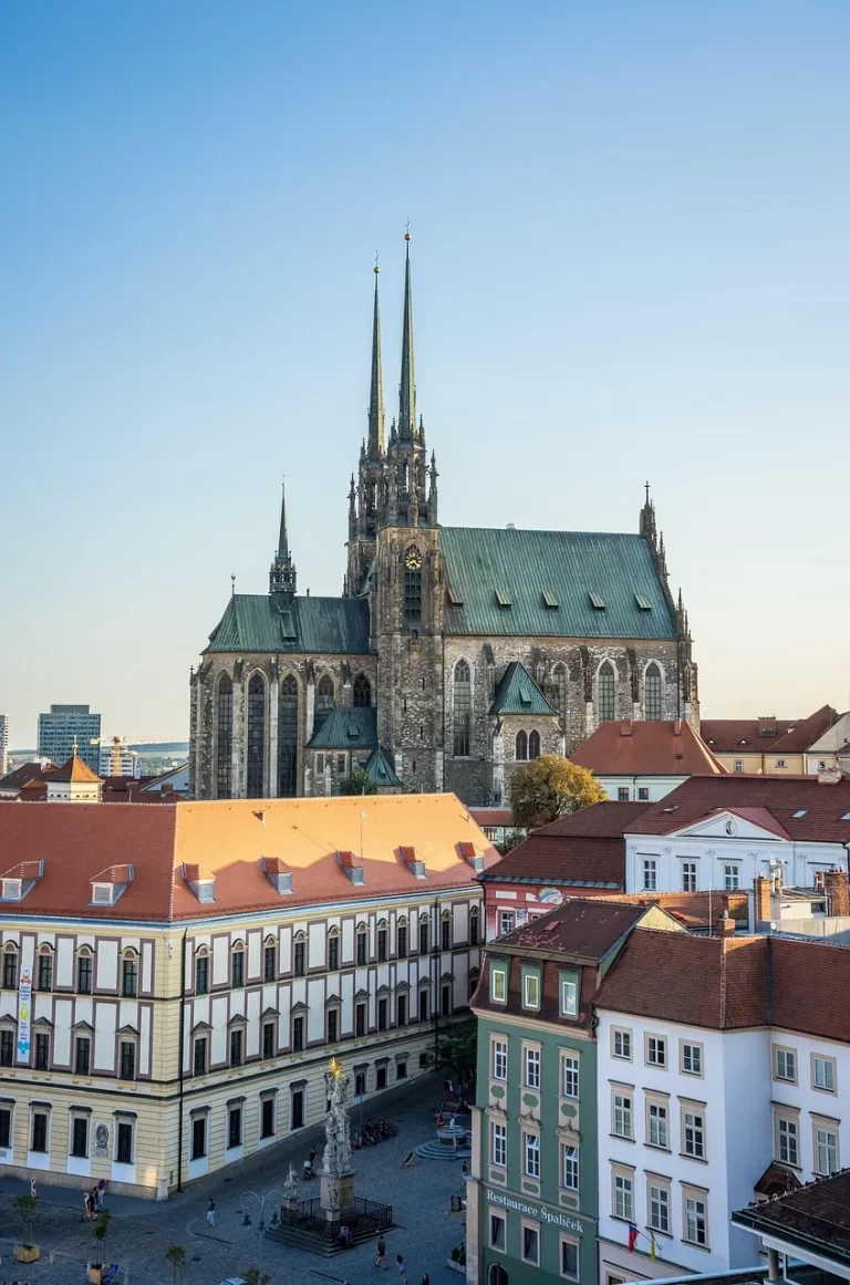 Pohled na architekturu a čtvrti města Brna