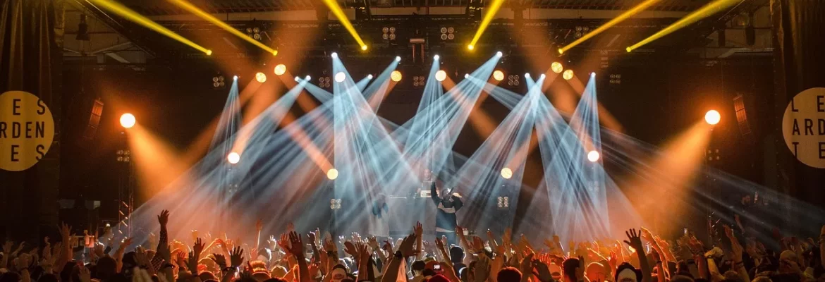 Festivaly a akce v Brně – koncert a dav lidí