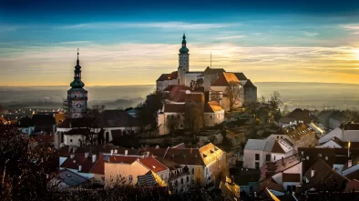 Mikulov se zámkem a Svatým kopečkem