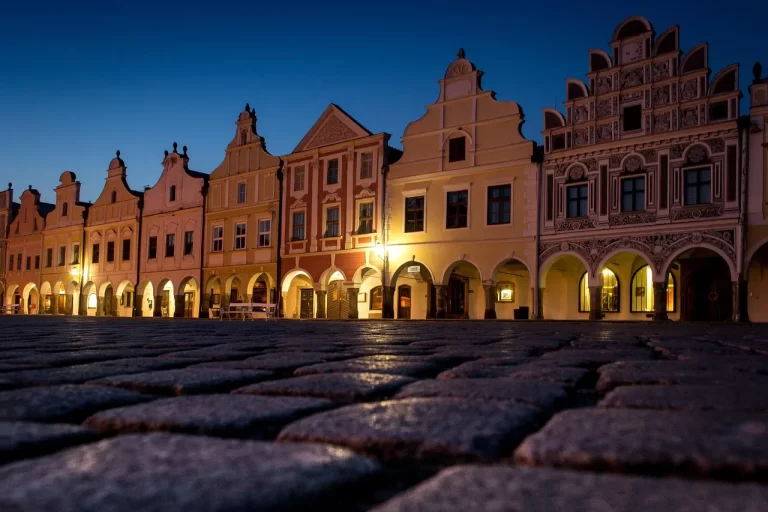 Historické náměstí s věží