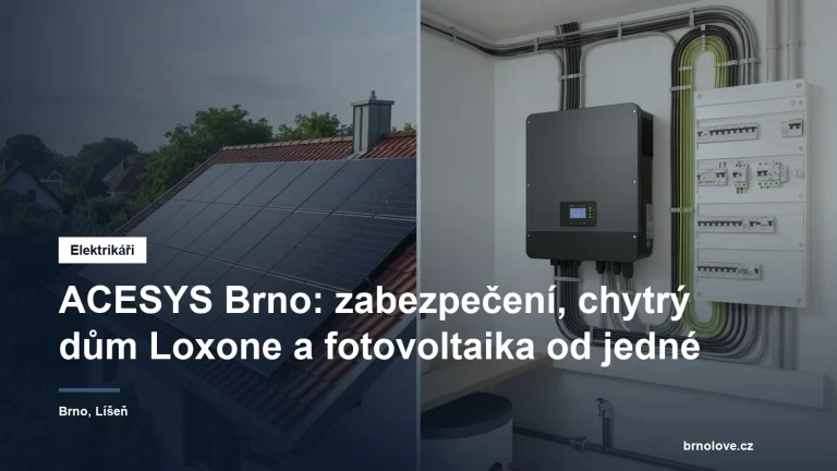 Fotovoltaické panely na střeše rodinného domu a hybridní měnič s rozvaděčem v technické místnosti