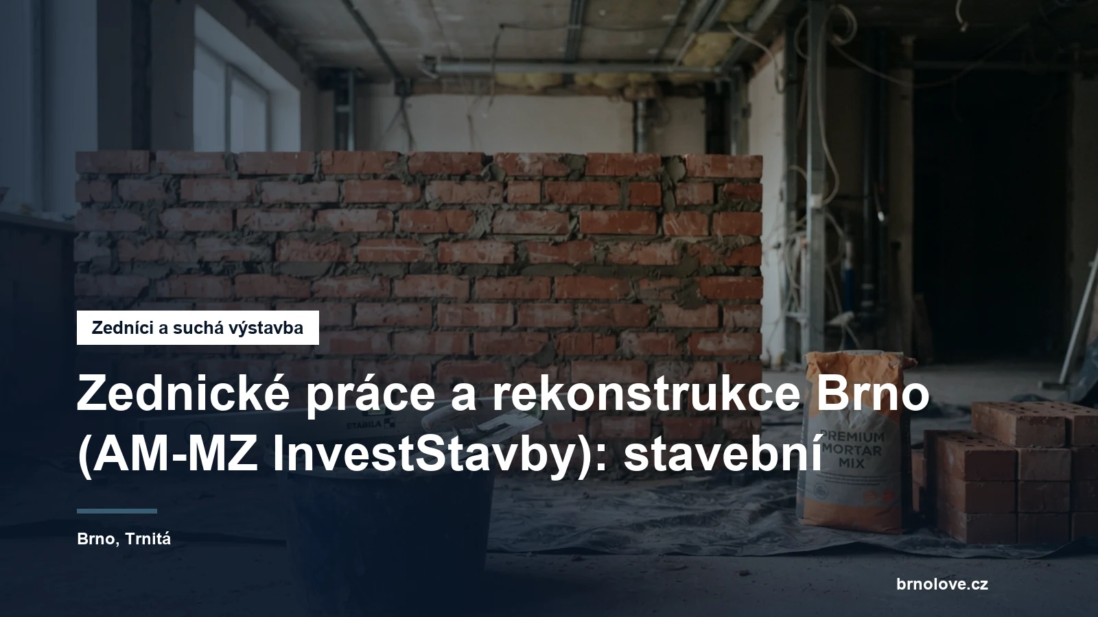 Byt v průběhu rekonstrukce, nově vyzděná příčka z cihel, míchačka malty a nářadí na zakryté podlaze