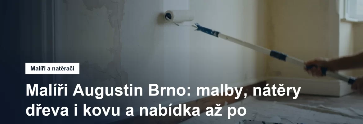 Malířský váleček na teleskopické tyči nanáší bílou barvu na stěnu prázdného pokoje, u paty stěny zakrývací plachta a maskovací páska