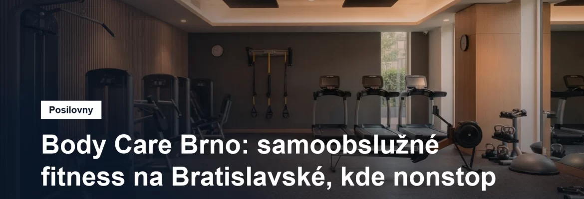 Klidná menší posilovna se stroji a kardio zónou ve vnitrobloku rezidenčního domu