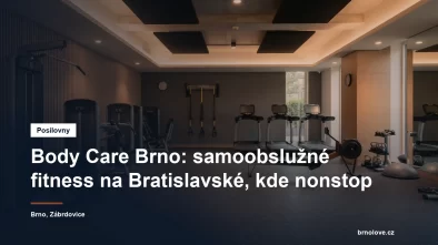 Klidná menší posilovna se stroji a kardio zónou ve vnitrobloku rezidenčního domu