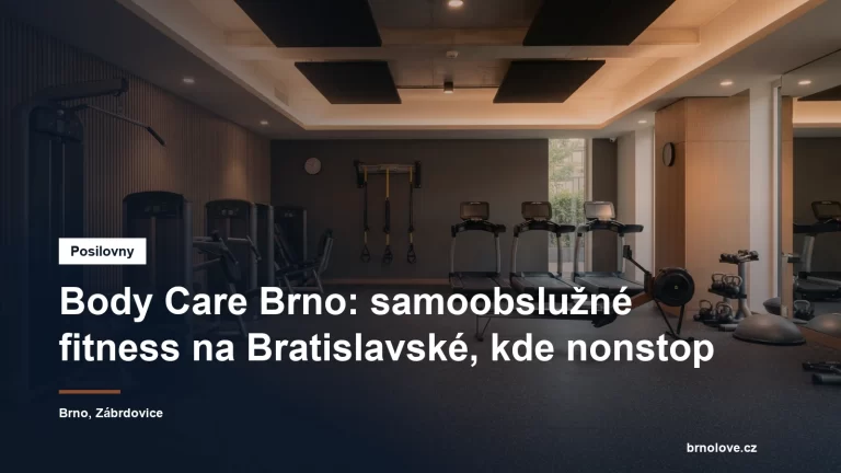 Klidná menší posilovna se stroji a kardio zónou ve vnitrobloku rezidenčního domu