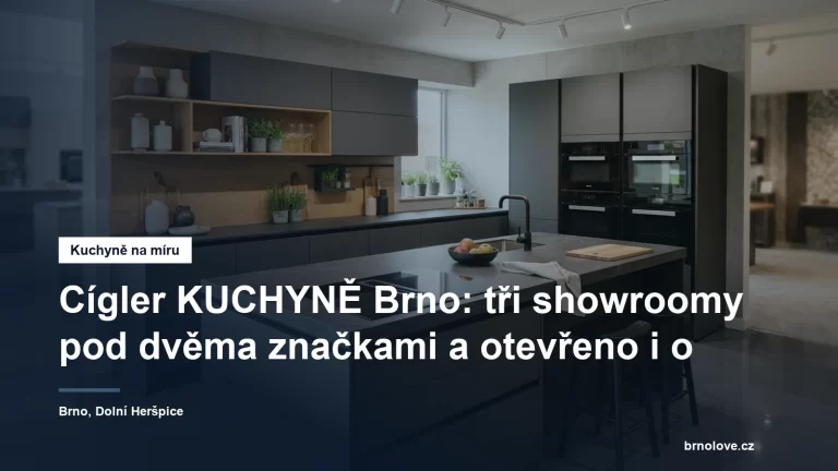 Vystavená bezúchytková kuchyně ve světlém showroomu, ostrůvek s indukční deskou a odsavačem zabudovaným přímo do pracovní desky