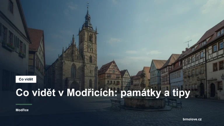 Historické náměstí s kostelem