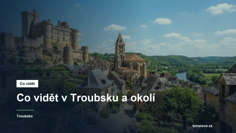 Zámek a kostel v obci