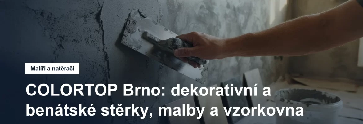 Ruční nanášení dekorativní betonové stěrky nerezovým hladítkem na stěnu v interiéru, vedle rozpracované plochy vzorky odstínů