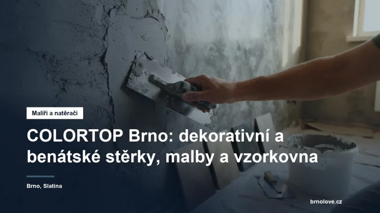 Ruční nanášení dekorativní betonové stěrky nerezovým hladítkem na stěnu v interiéru, vedle rozpracované plochy vzorky odstínů
