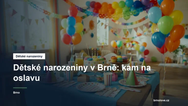 Prostřený stůl na dětské narozeninové oslavě s balónky