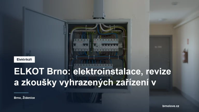 Nový bytový elektroměrový rozvaděč s jističi během rekonstrukce rozvodů v panelovém domě