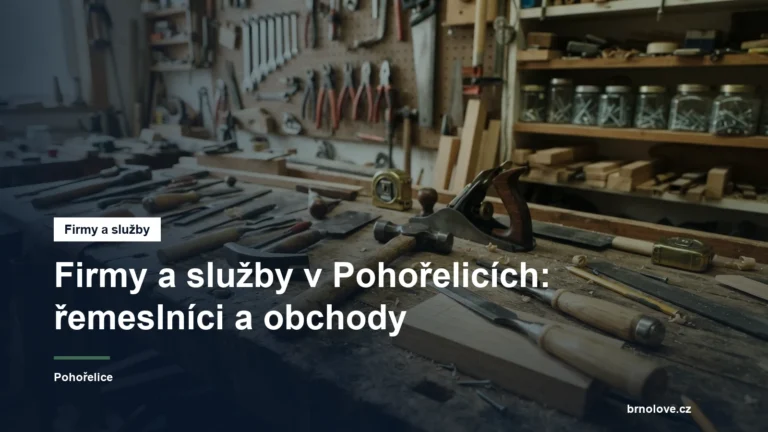 Řemeslné nářadí na pracovním stole
