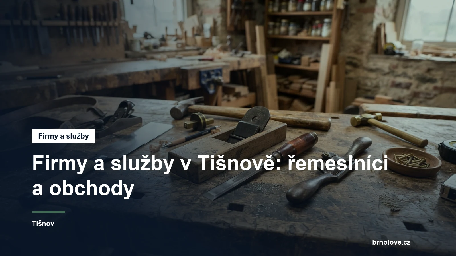 Řemeslné nářadí na pracovním stole