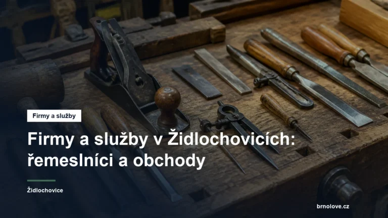 Řemeslné nářadí na pracovním stole