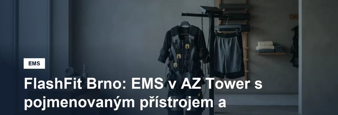 Minimalistické cvičební studio s elektrodovou vestou na věšáku, bez lidí