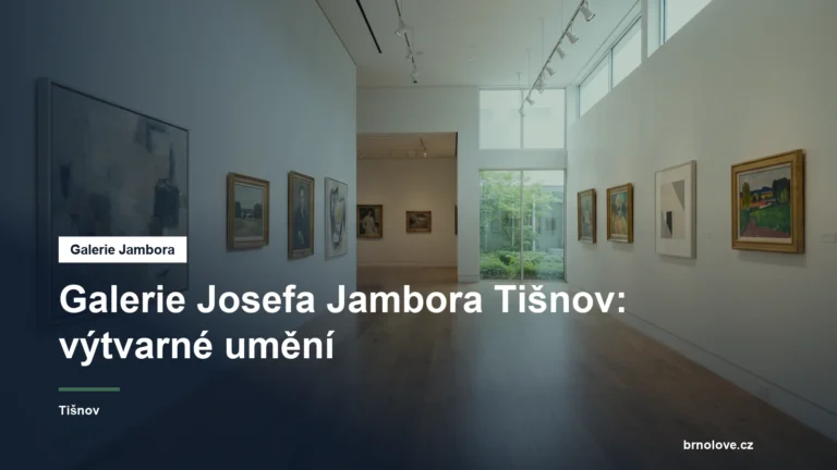 Výstavní sál galerie s obrazy