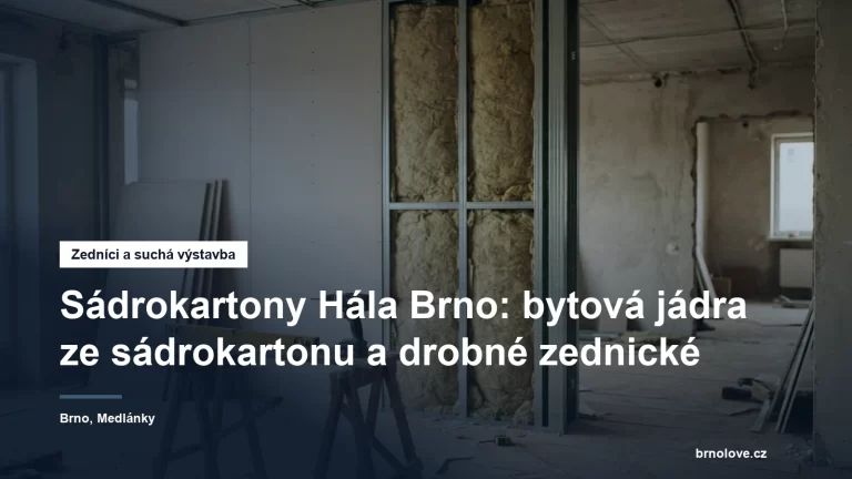 Rozestavěná sádrokartonová příčka v bytě, ocelové profily konstrukce a částečně opláštěné desky s minerální izolací v dutině