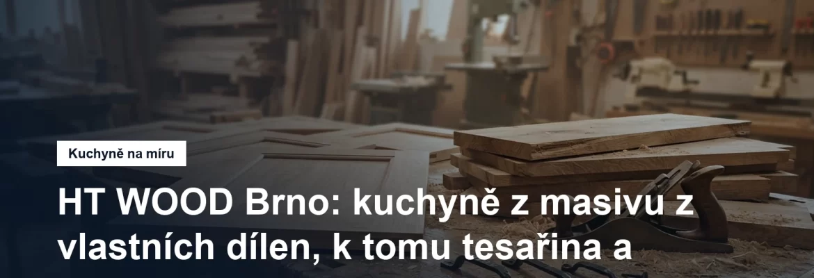 Rozpracovaná dubová kuchyňská dvířka a masivní fošny v truhlářské dílně, vedle nich ruční hoblík a kované úchytky