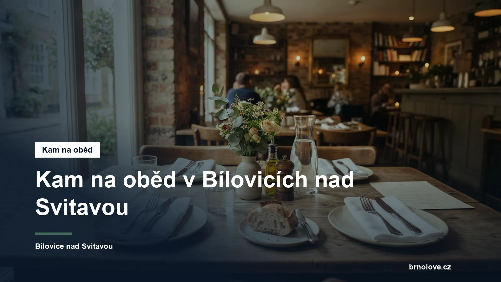 Prostřený stůl v restauraci