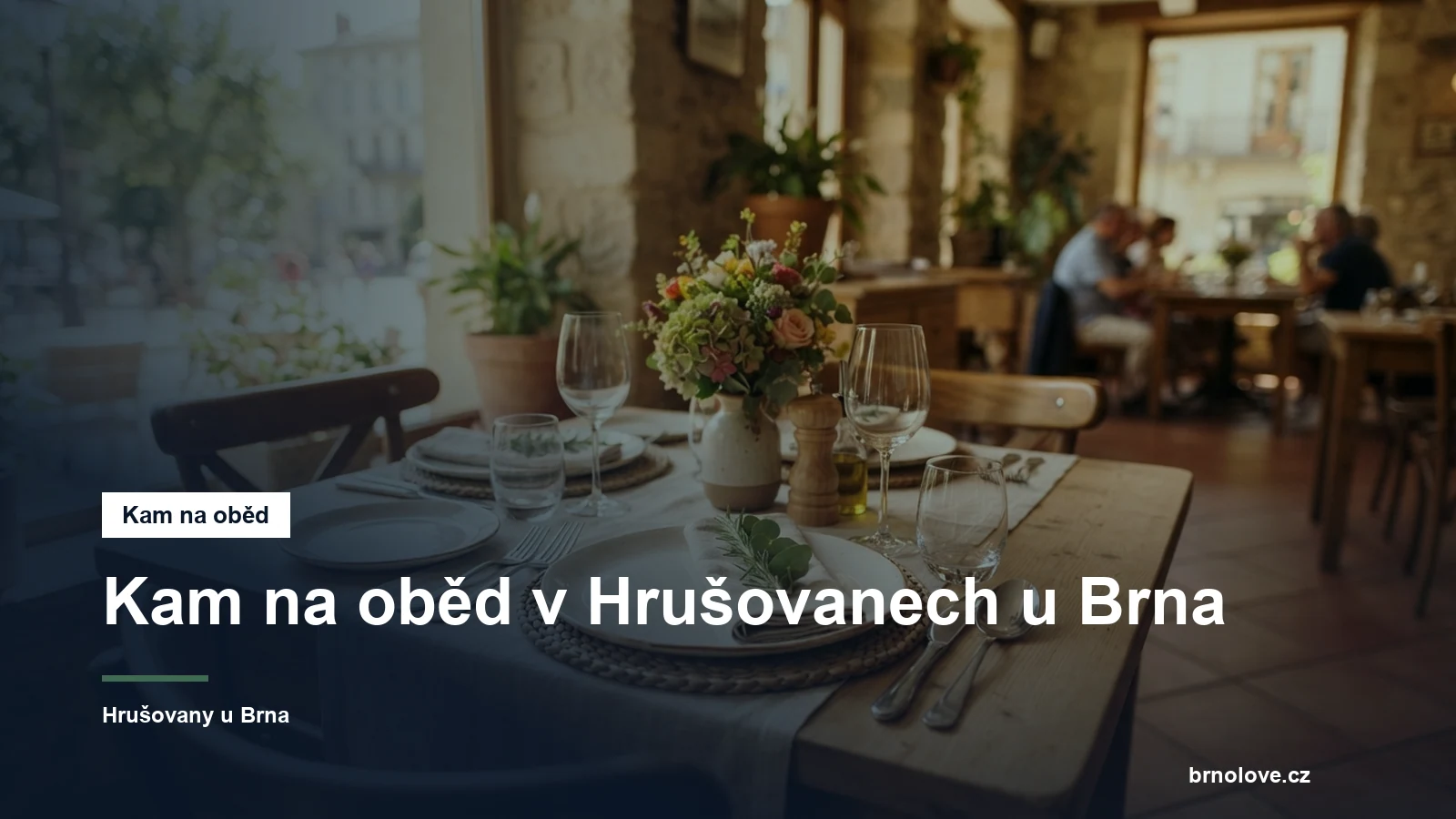 Prostřený stůl v restauraci