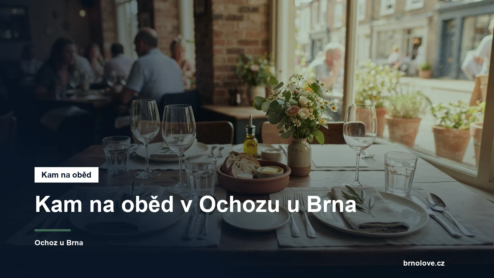 Prostřený stůl v restauraci