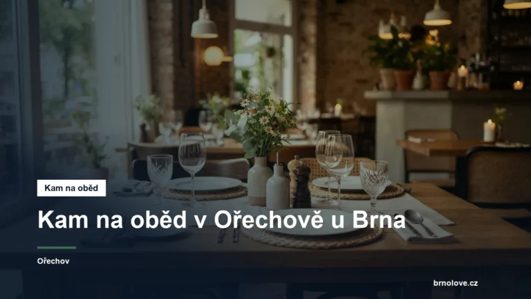 Prostřený stůl v restauraci