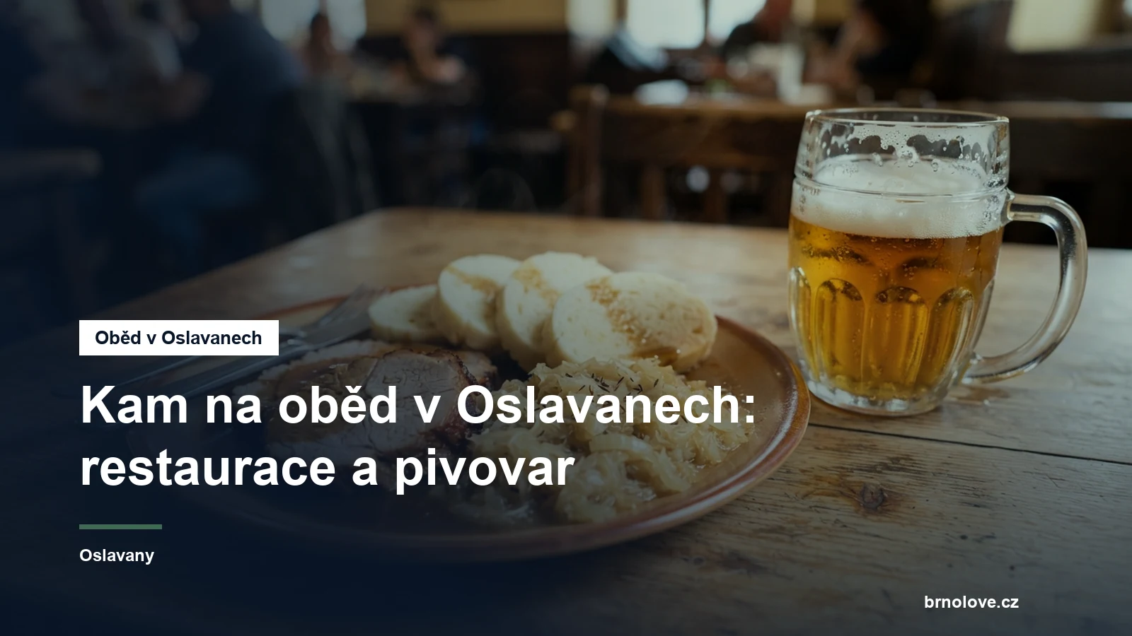Talíř s jídlem a pivo na stole
