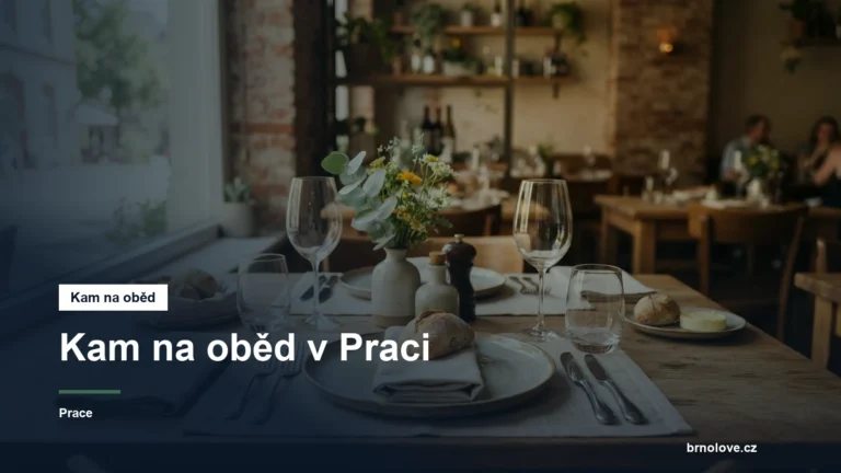 Prostřený stůl v restauraci