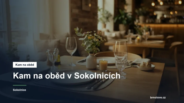 Prostřený stůl v restauraci