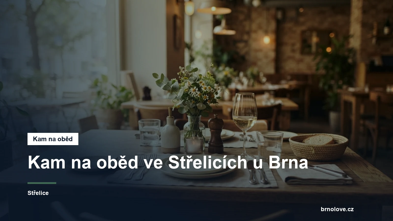 Prostřený stůl v restauraci