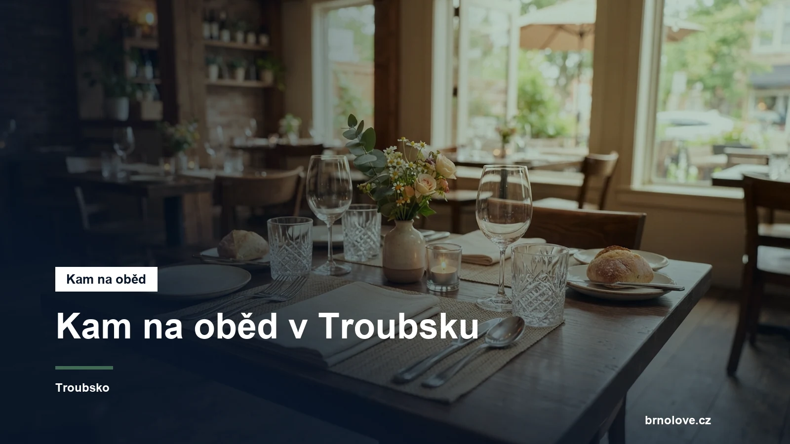 Prostřený stůl v restauraci
