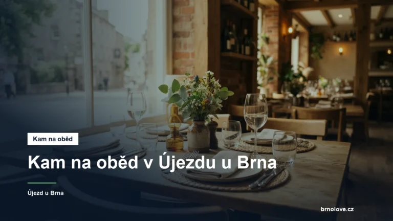 Prostřený stůl v restauraci