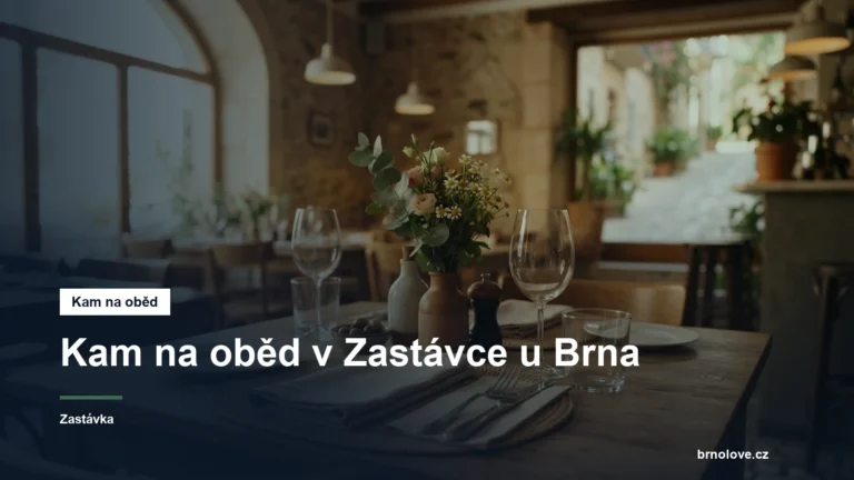 Prostřený stůl v restauraci