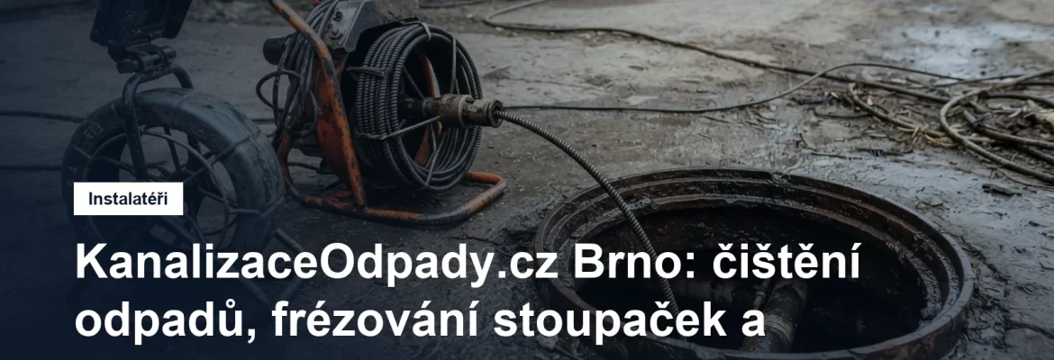 Nástrčná kamera a motorové pero na čištění odpadů u otevřené revizní šachty kanalizace