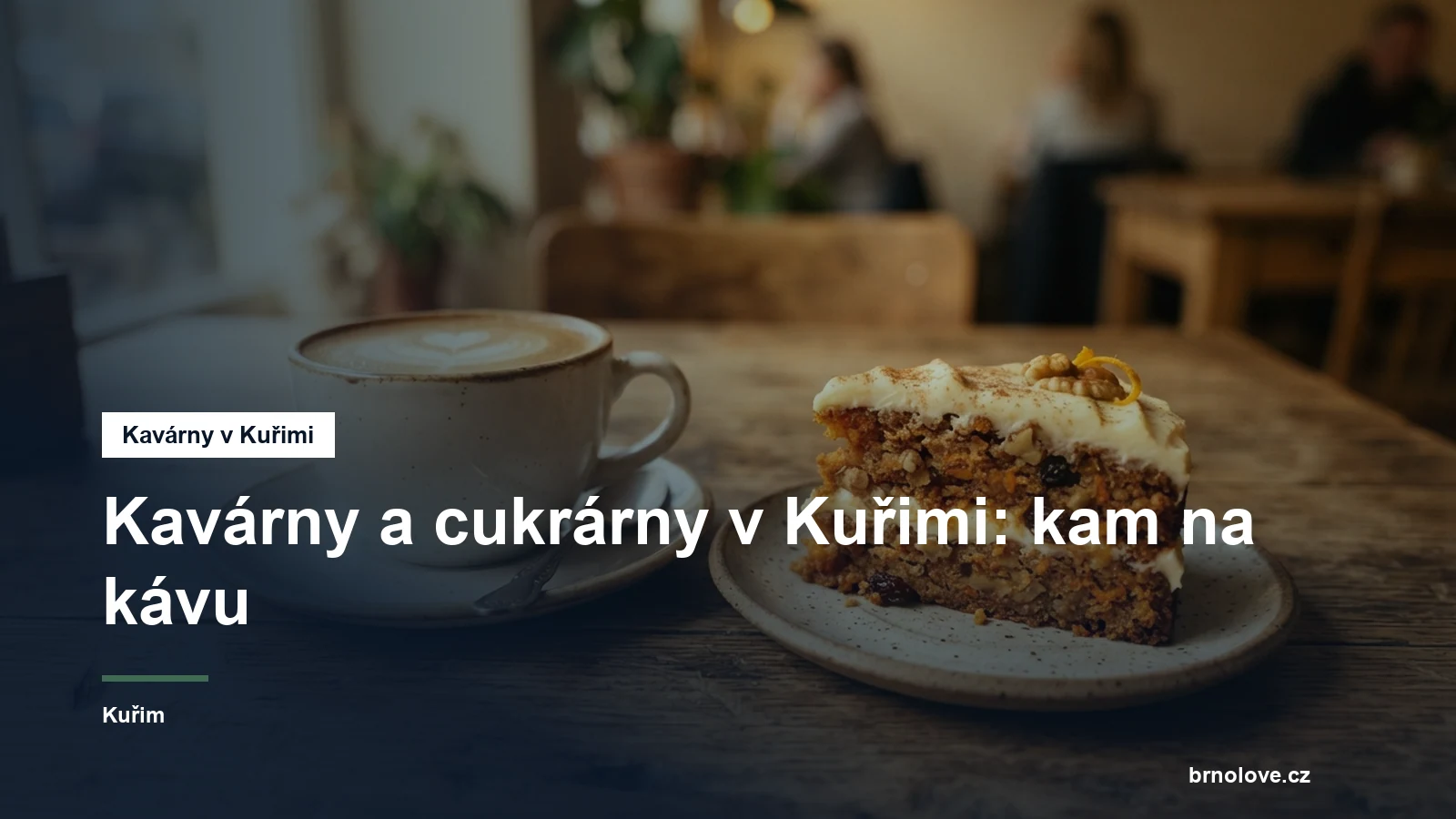 Káva a zákusek na stole kavárny