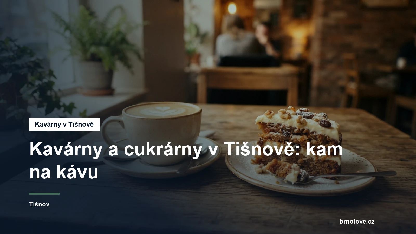 Káva a zákusek na stole v kavárně