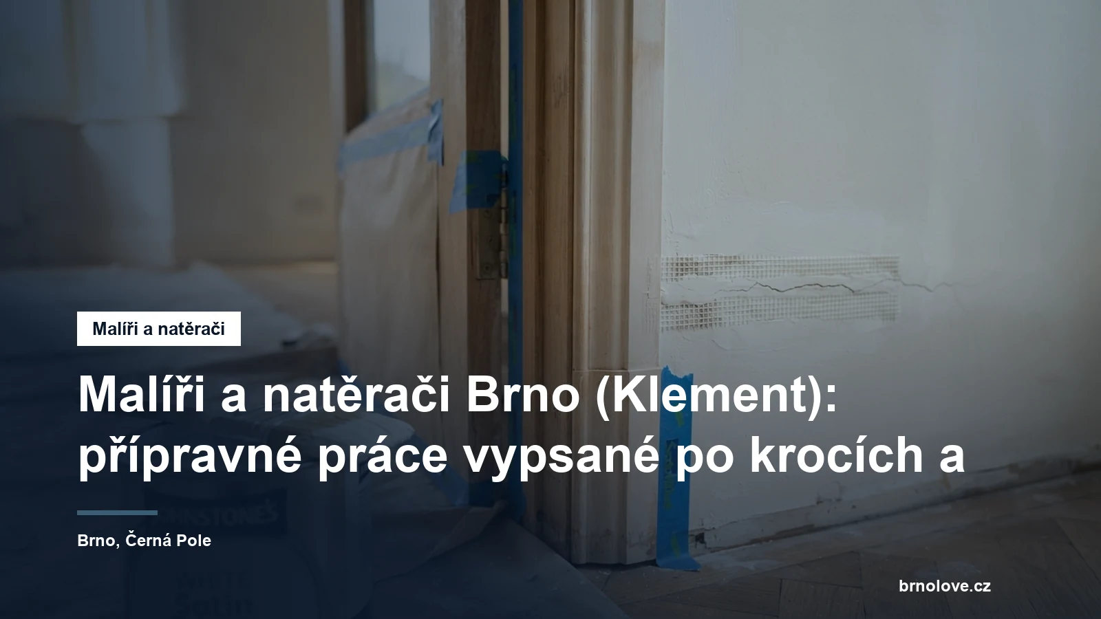 Detail dveřní zárubně a rámu okna při lakování, přebroušený podklad olepený papírovou páskou a štětec s lakem