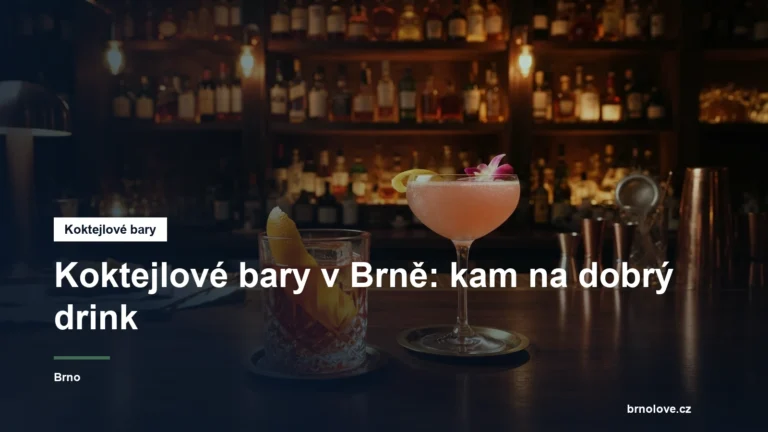 Koktejly na tmavém barovém pultu