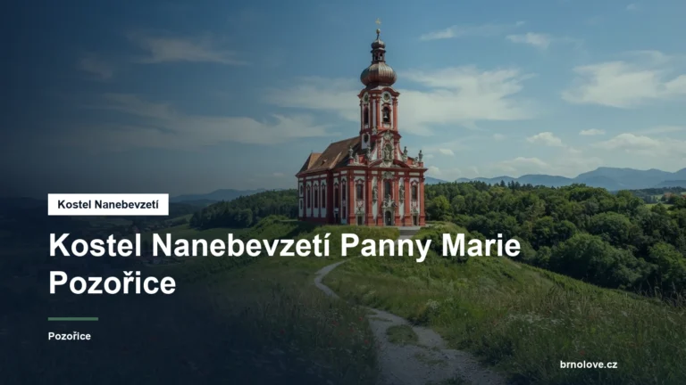 Červenobílý barokní kostel s věží