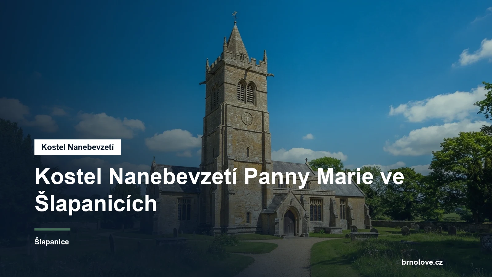 Farní kostel s věží ve městě