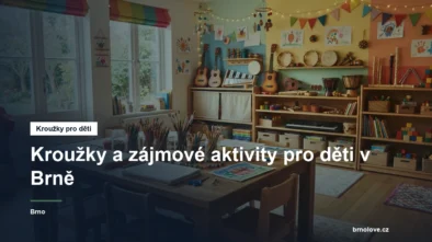 Výtvarné potřeby a stůl v dětském kroužku