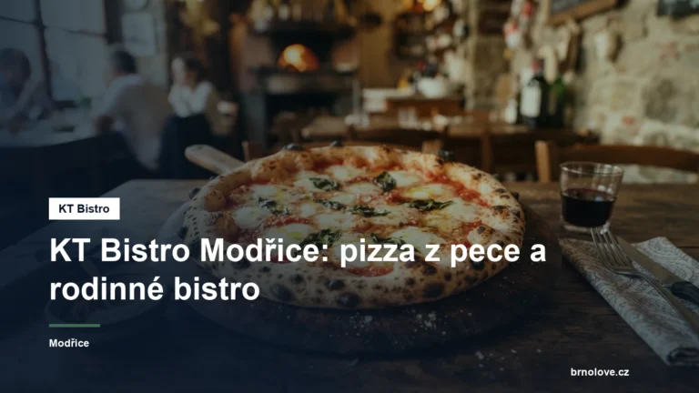 Pizza z pece na stole v bistru