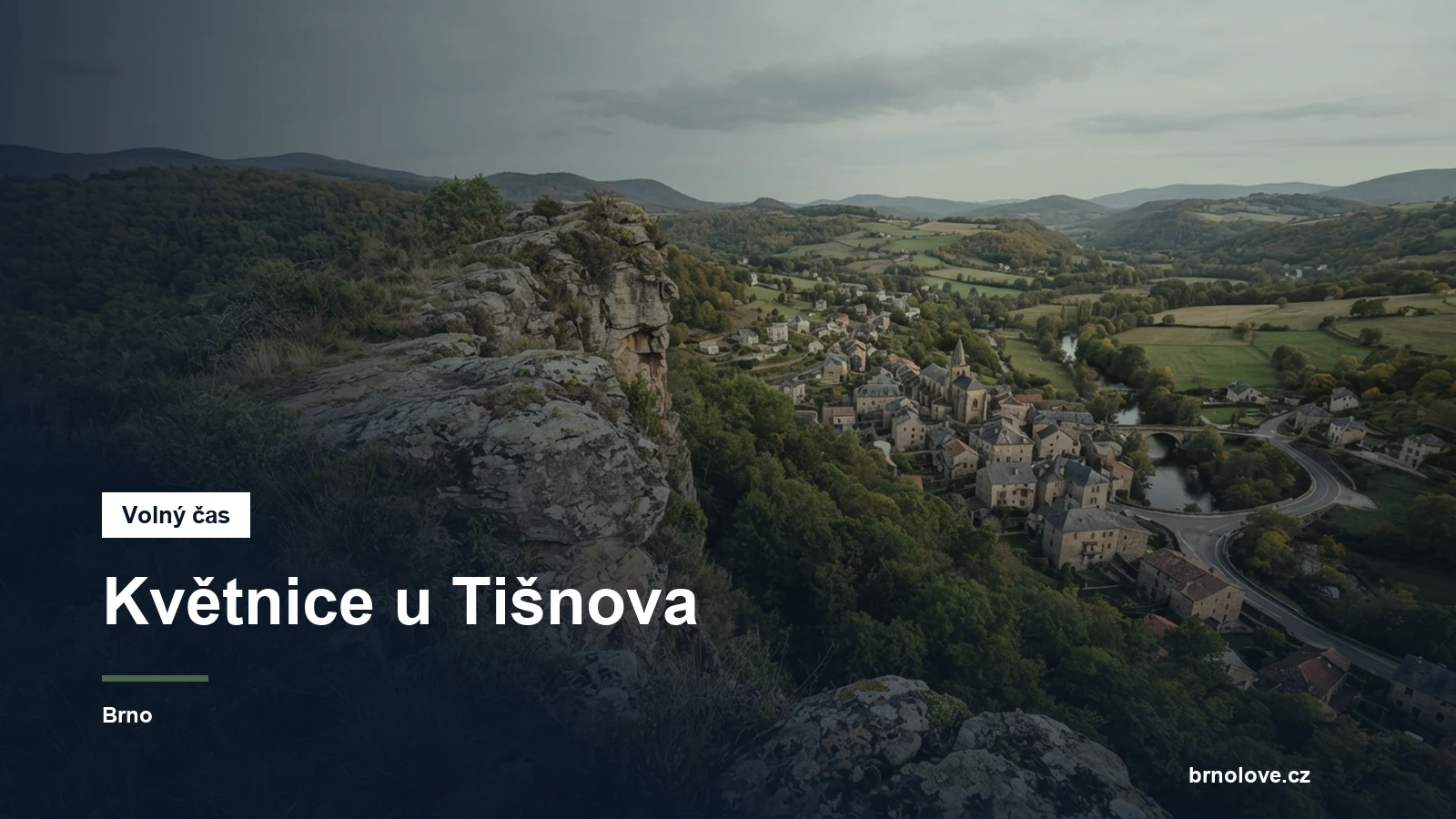 Skalnatý vrchol nad městem