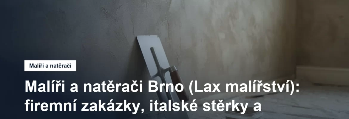 Stěna s ručně nanesenou dekorační stěrkou s jemným leskem, opřené nerezové hladítko a zakrytá podlaha pod ochrannou fólií